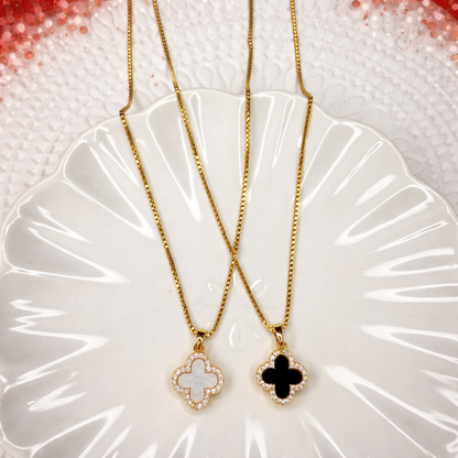 COLLAR TREBOL DOBLE USO NEGRO Y BLANCO (Estilo VAN CLEEF)